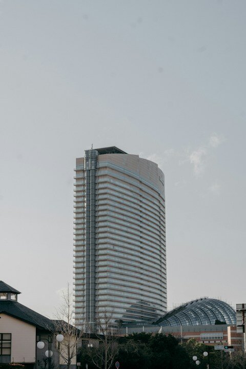 A tall white building sitting in the middle of a city