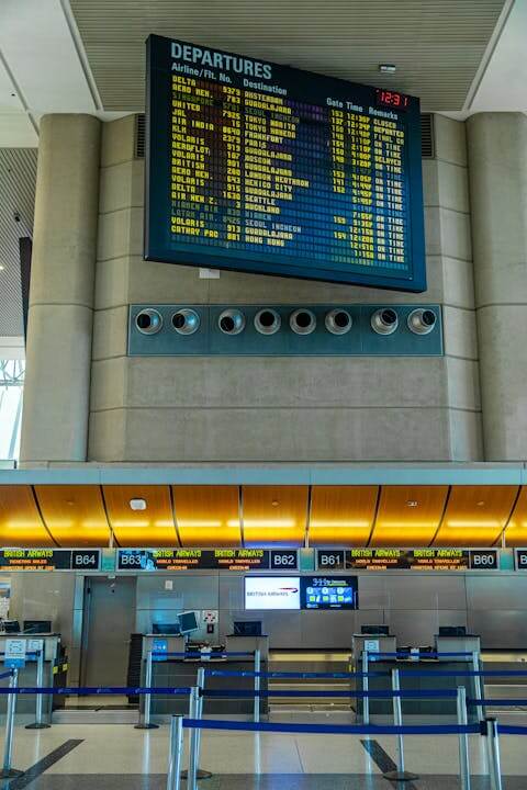 Flight Paths and Stopover Options from Japan to Arizona